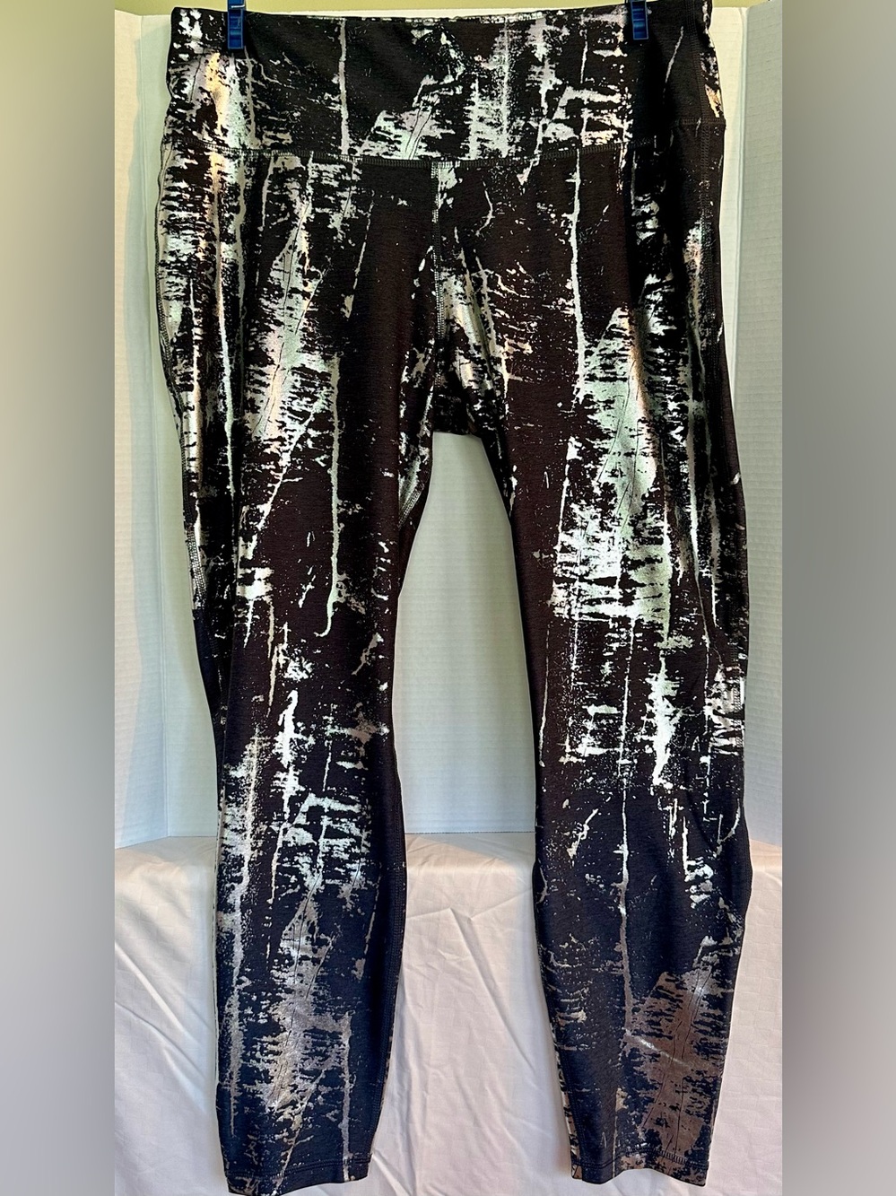 Avia Navy/Gray Leggings with Silver Abstract Print
